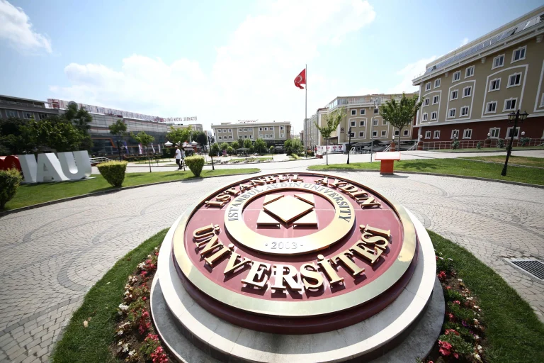جامعة ايدن اسطنبول Aydın University