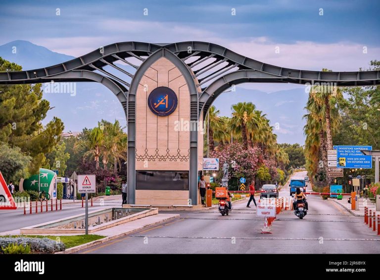 جامعة أكدنيز Akdeniz Üniversitesi في أنطاليا: شروط القبول والرسوم والتخصصات